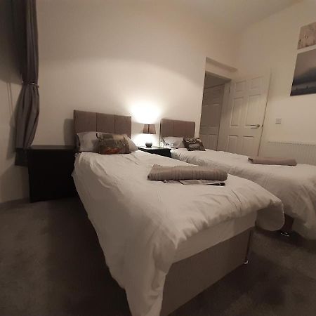 던펌린 Carvetii - Edward House A - 2 Dbl Bed 1St Floor Flat 아파트 외부 사진